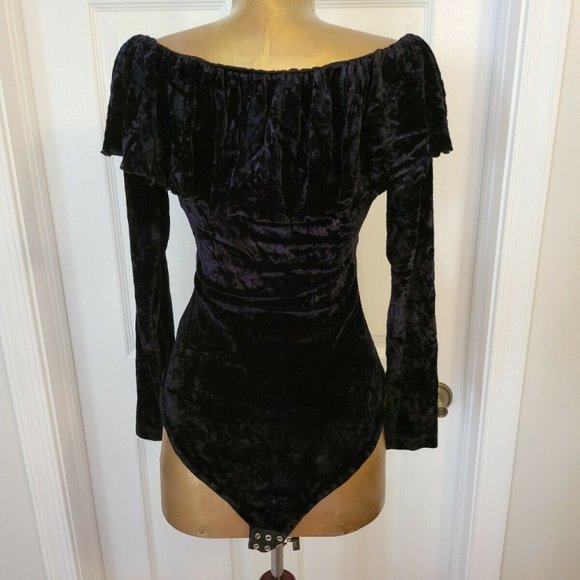 TAPEMEASURE BLACK VELVET VELOUR RUFFLE ON OFF SHOULDER BODYSUIT TOP M RARE! - Picture 1 of 5